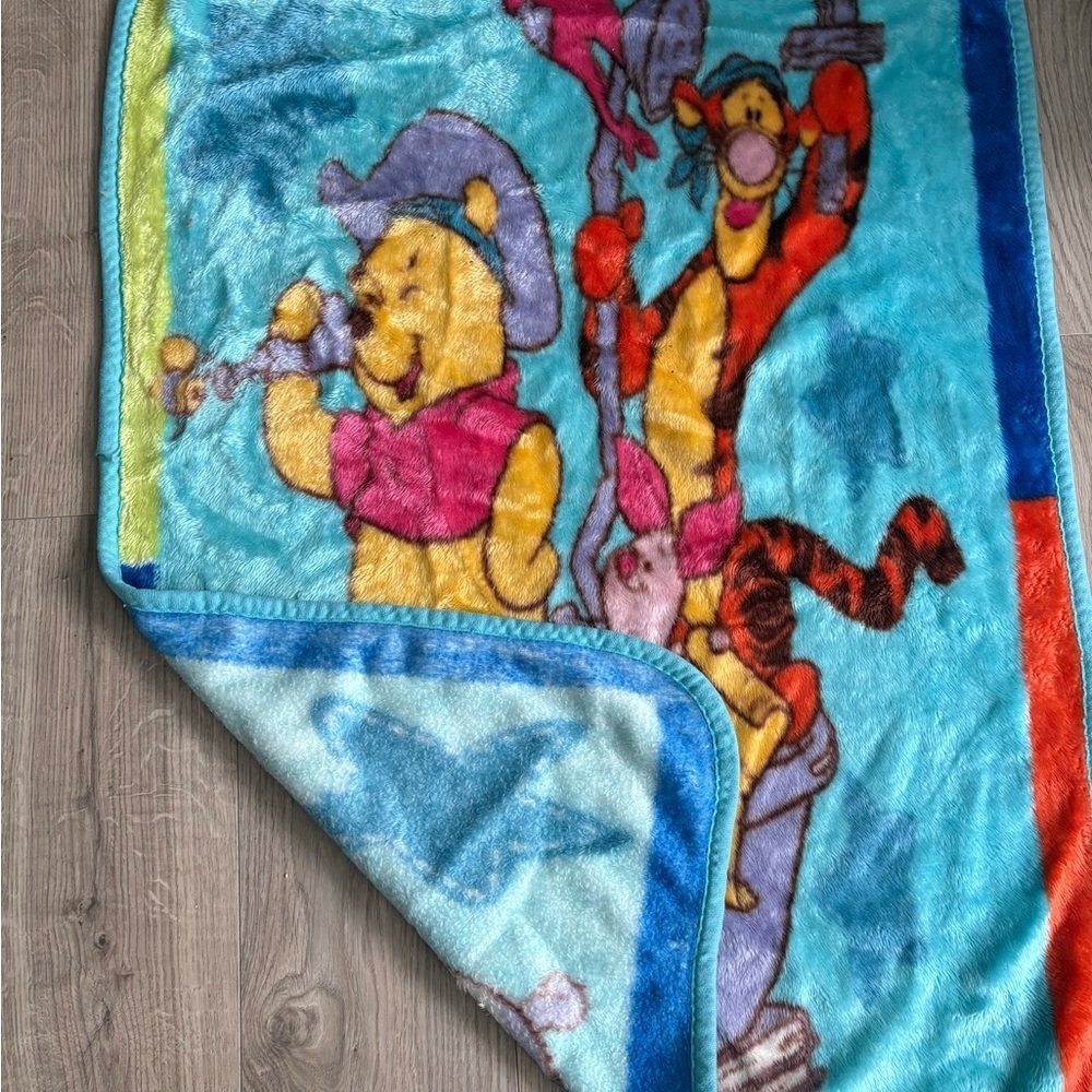 Vintage Winnie the Pooh Toddler Blanket Disney Classic Pooh Cozy Throw - Picture 5 of 5